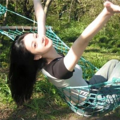 黑暗中的两个人
